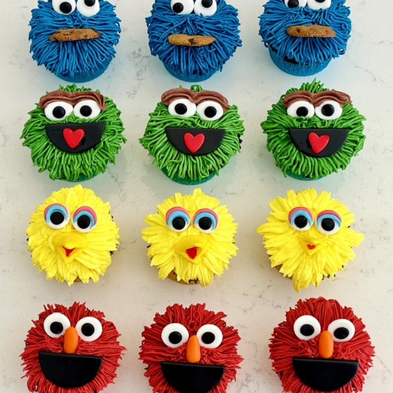 Cupcakes — Fresh berry topping