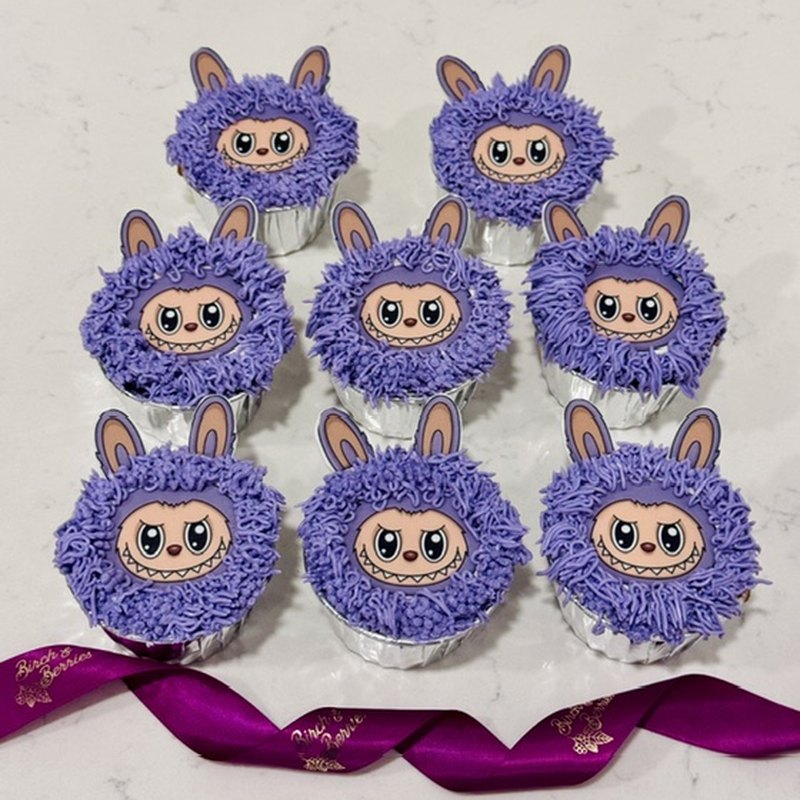 Cupcakes — Themed toppers