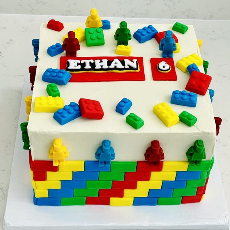 Custom cake — Building bricks