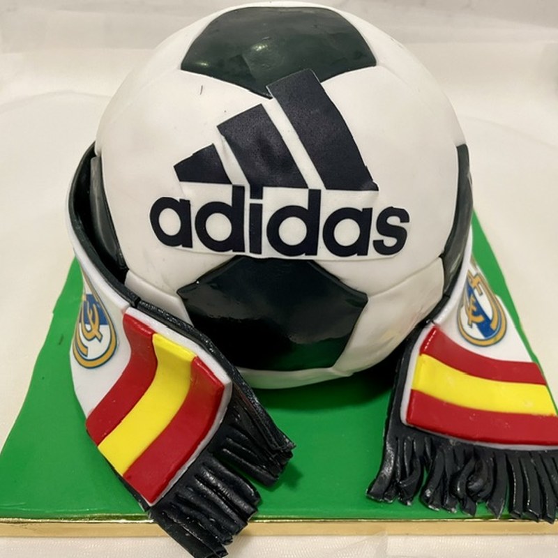 Custom cake — Football and scarf