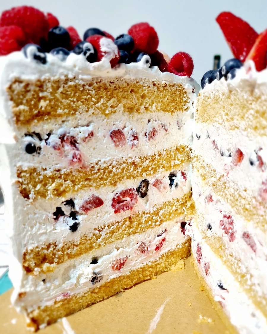 Mixed berry cake — Birch & Berries signature