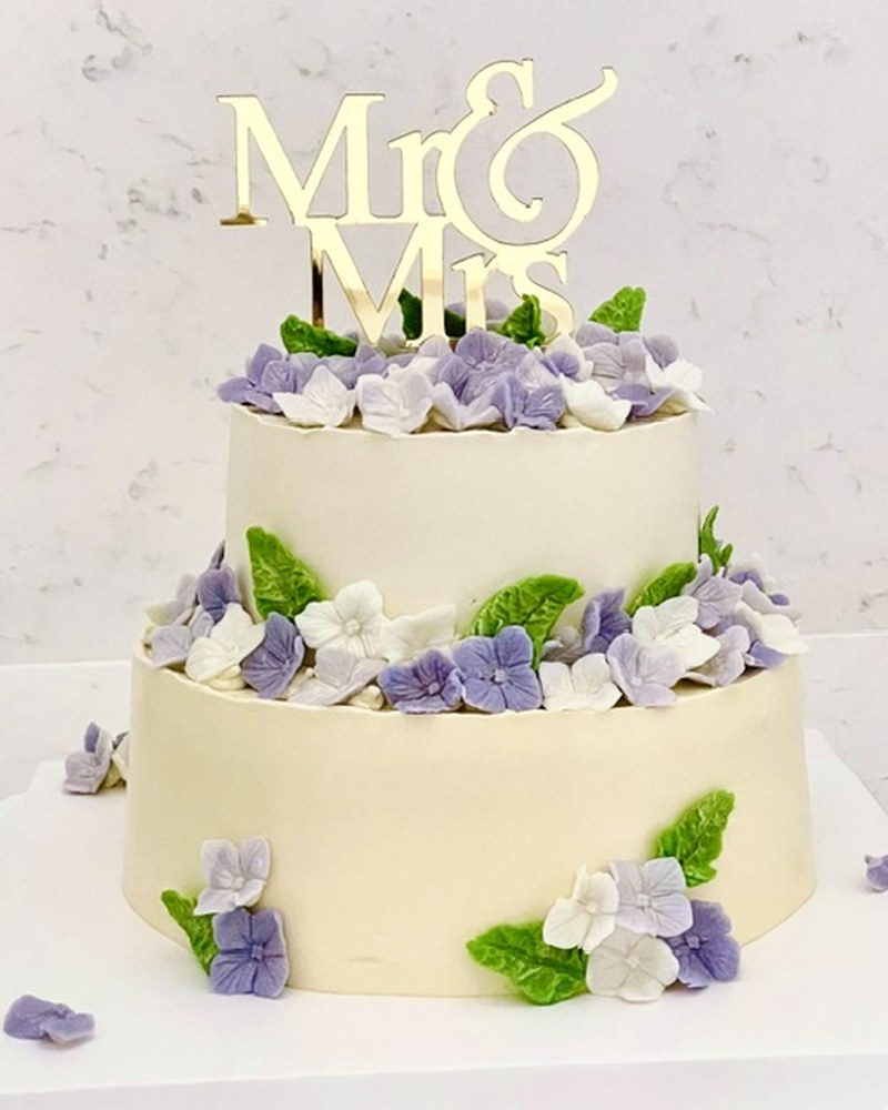 Tiered cake — Mr & Mrs hydrangea